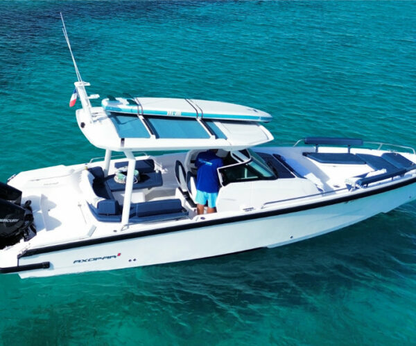 Discover Saint-Martin aboard Axopar 29